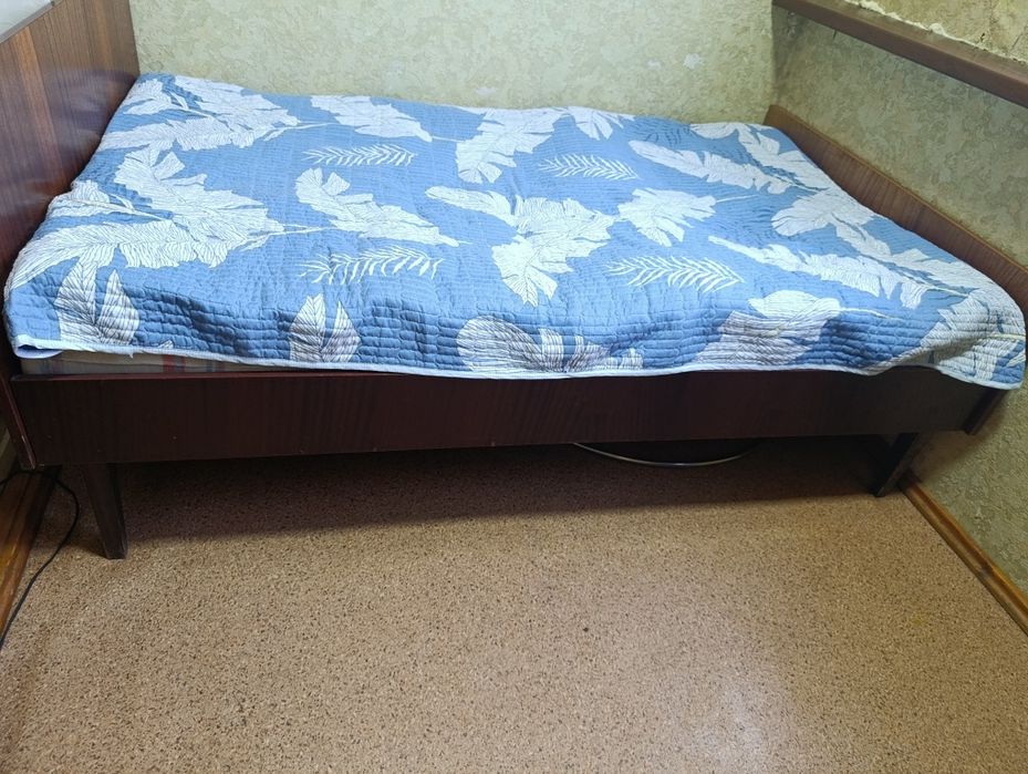 Продам полутора-спальную кровать