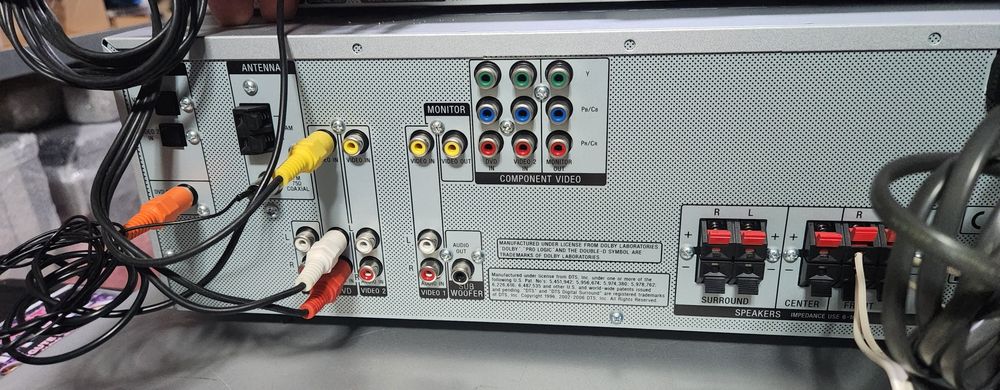 Sistem Sony cu dvd player și telecomandă