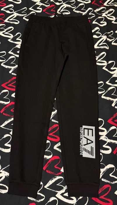 Чисто нови долнища Armani