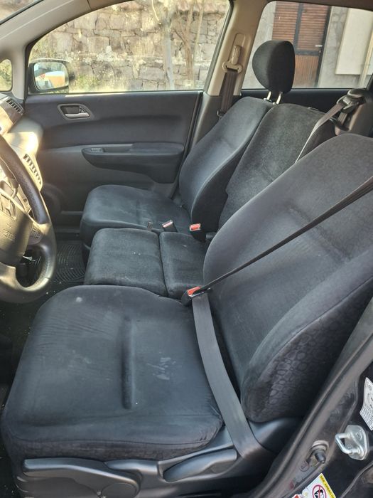 Honda FR-V на Части