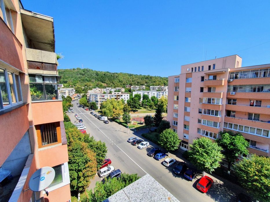 Inchiriez apartament 3 camere TUDOR