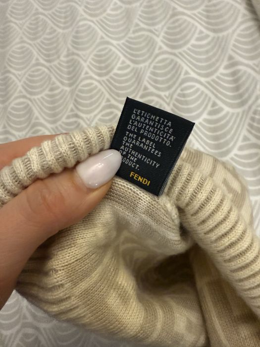 Оригинална вълнена шапка Fendi