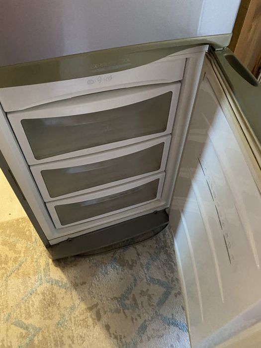 Холодильник LG.