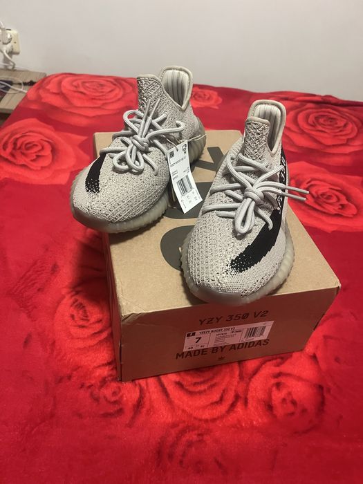 De vanzare adidasi yeezi. Boost 350.  v2
