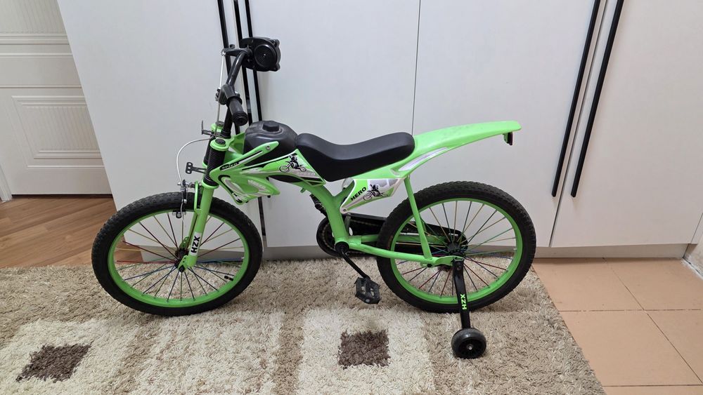 Велосипед зеленого цвета
