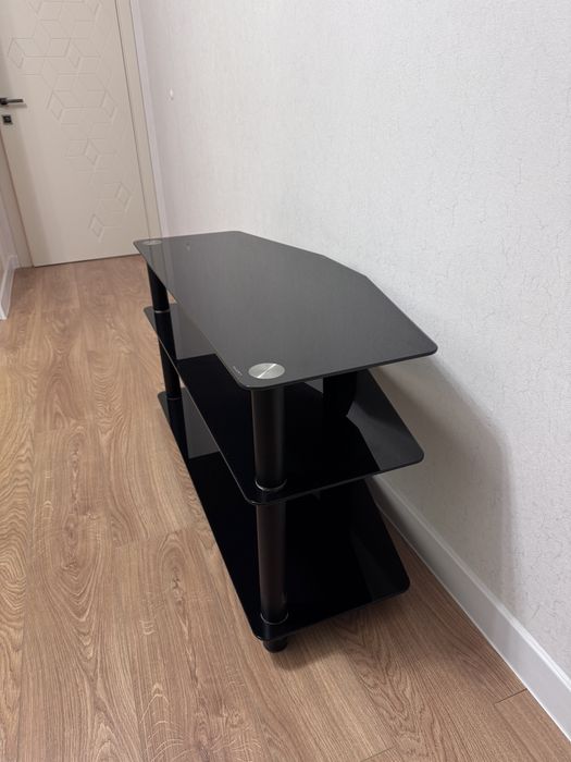 Продам стеклянную тумбу под телевизор