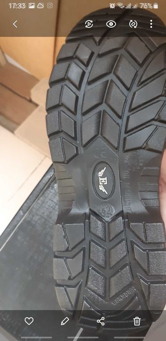 Продается спец обувь