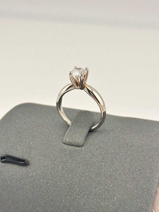 Кольцо с бриллиантом  0,68 карат 3,42г