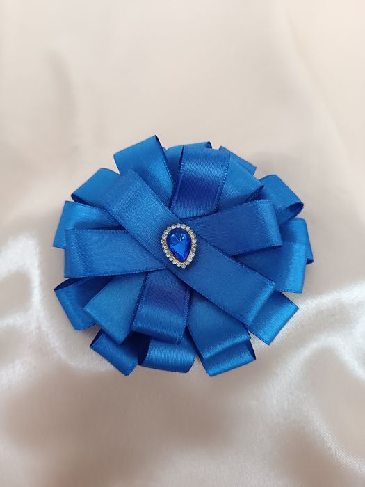 Broșe lucrate manual