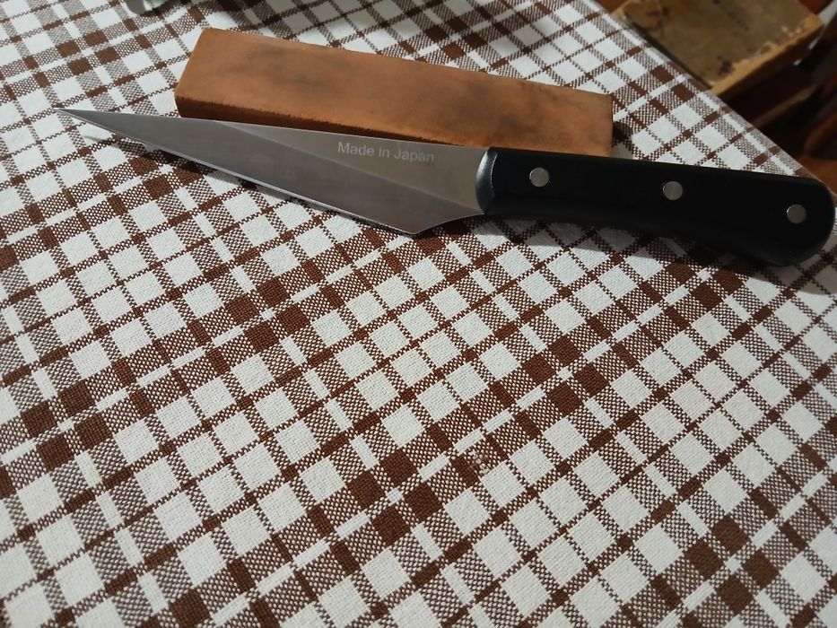 Японски нож за лява рака