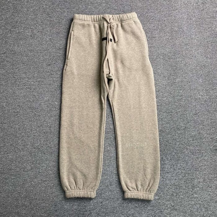 Pantaloni Essentials / Premium / 2026