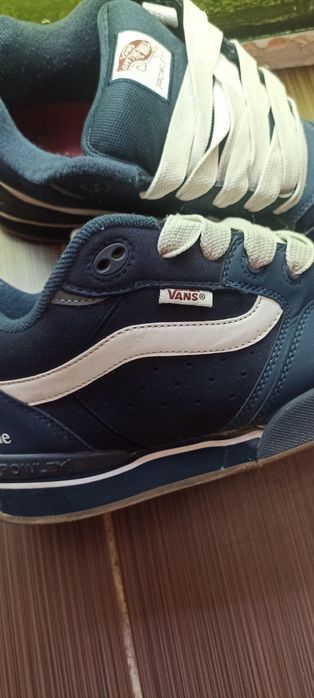 Продам кроссовки Vans