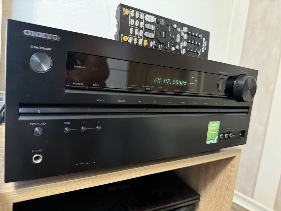 Като нов Onkyo TX-NR626 Bluetooth Wi-Fi