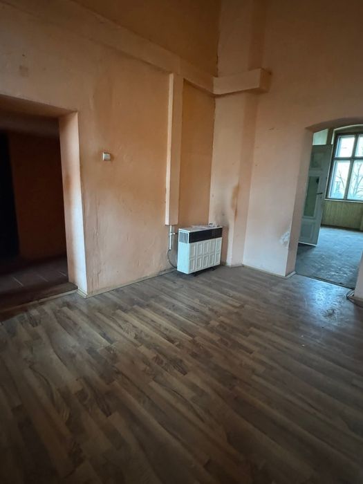 Vând Apartament ultra central 90 m2 cu 3 camere 2 bai 2 întrări.