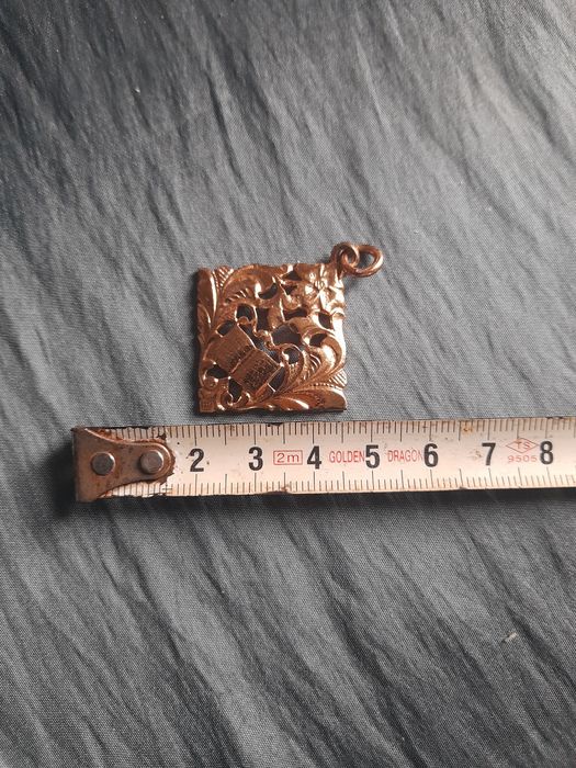 Медальони  от сребро и бронзови подкови