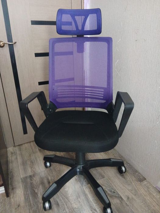 Продам компьютерное кресло за 20000