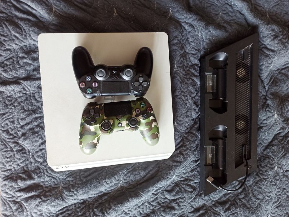 Playstation 4 Slim, 500GB, + 2 джойстика