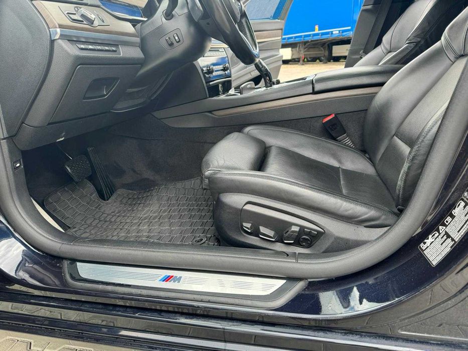 BMW Seria 7 750d xDrive M Performance, 5 butoane