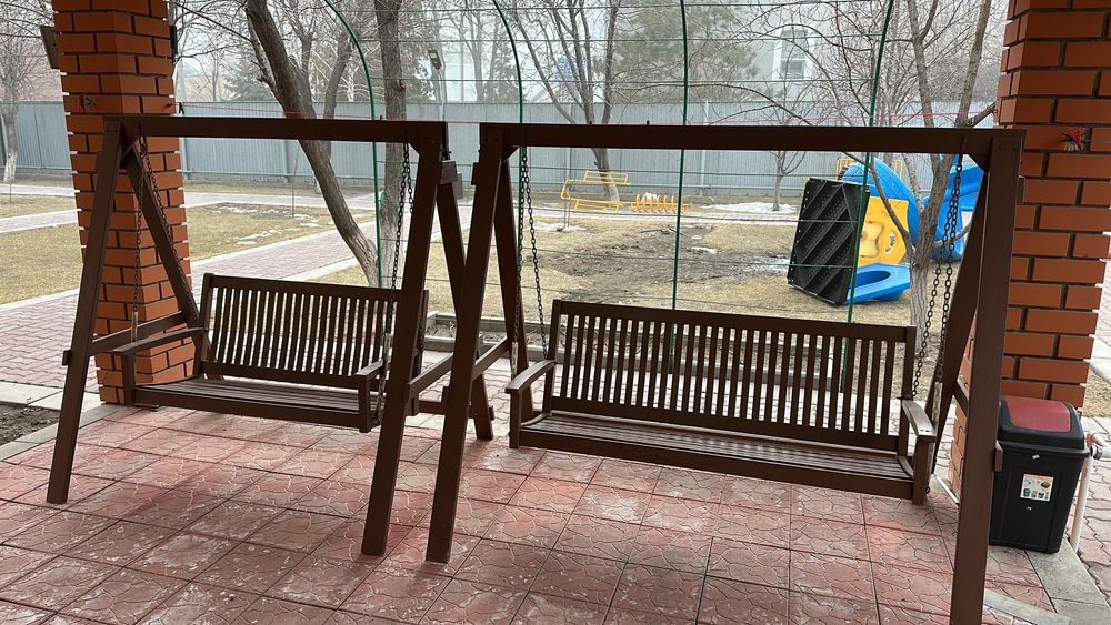 Качели двухместные и трёхместные