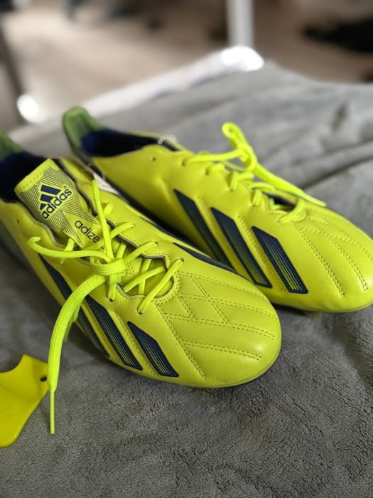 футбольные бутсы