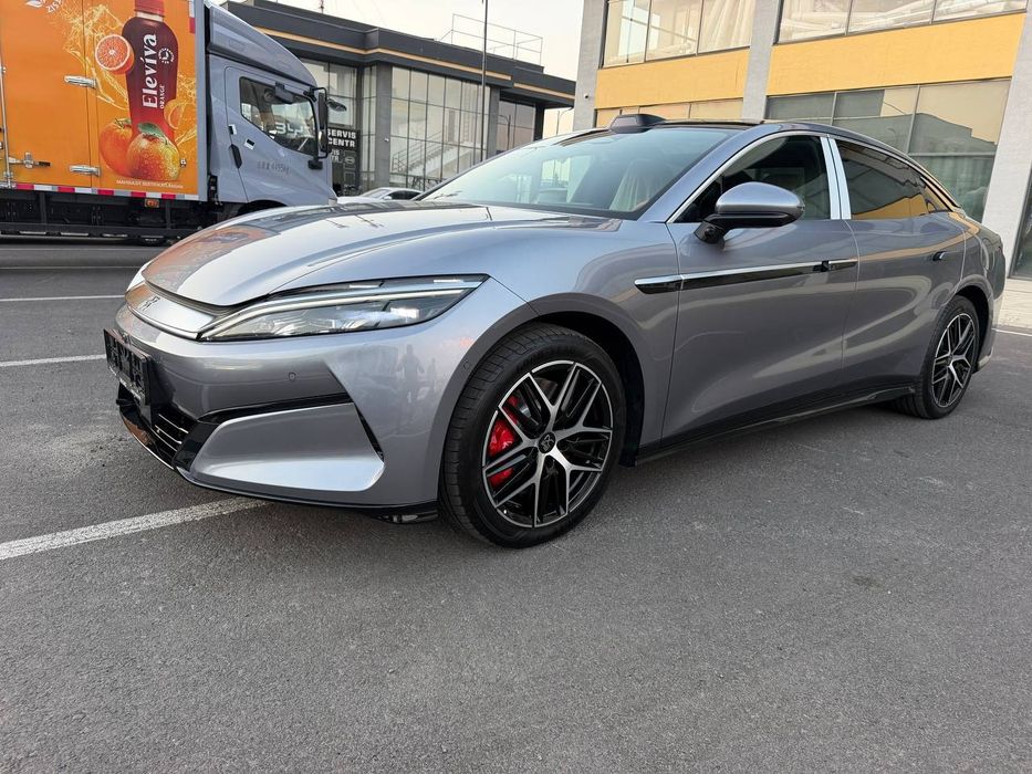Модель: BYD Xan 701km dual mator