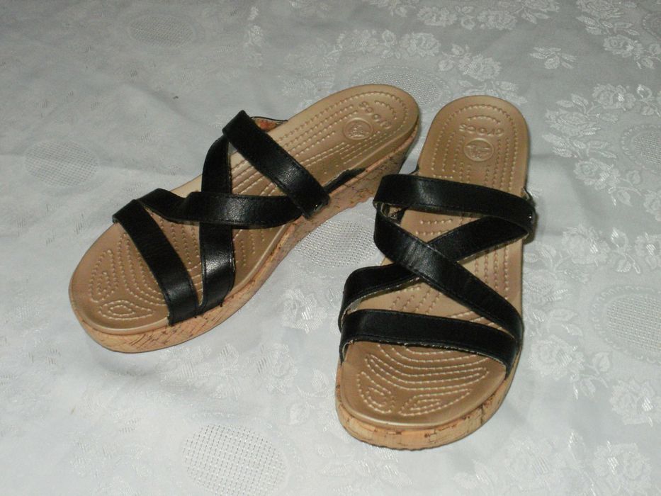 CROCS оригинални дамски нови естествена кожа 38