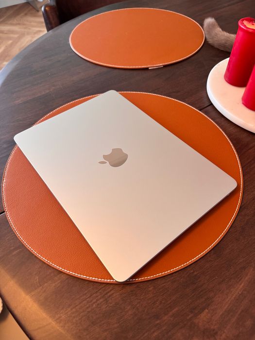 Macbook Air M2 - 13" - 256GB - 8GB RAM - Starlight - Stare foarte bună