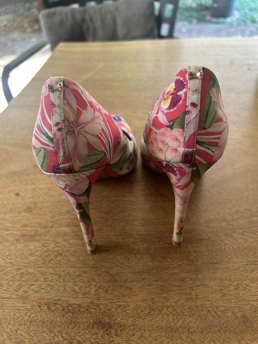 Обувки 37 номер Tad Baker