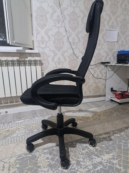 Продаю офисное Кресло