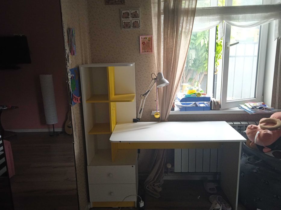 Продам школьный стол