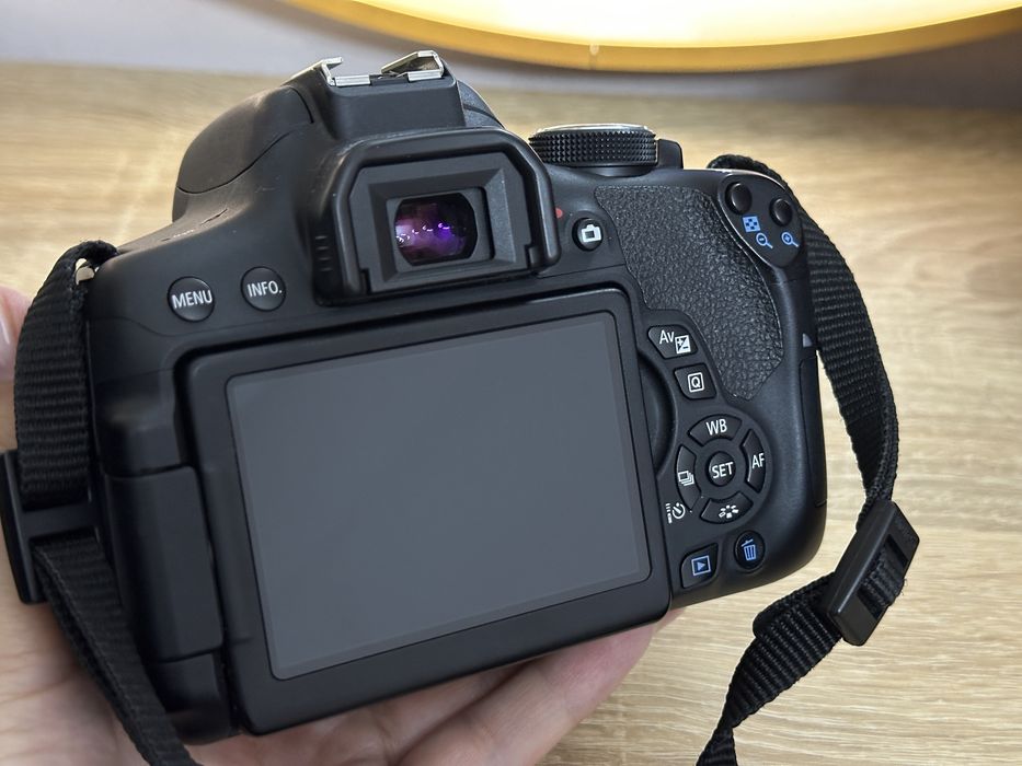 Canon EOS 750D кит + портретник