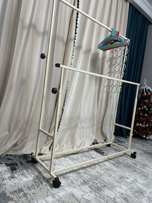 Продаю вешалку напольную