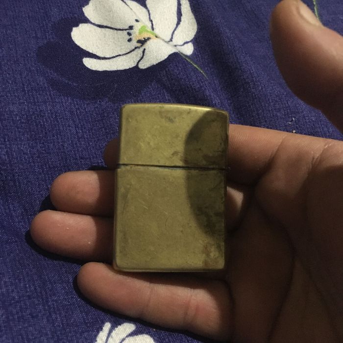 Se vinde in special pentru colecționari zippo gold, bradford,Pa. 12, j