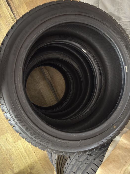 Продам шины 235/45/R18