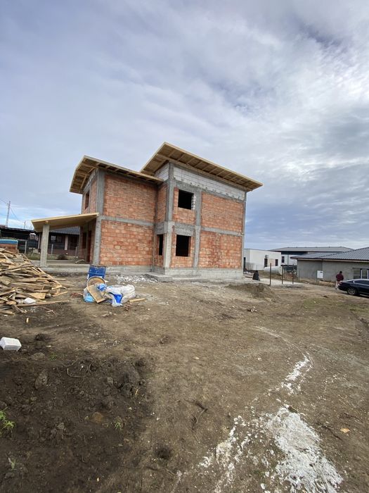 Persoana fizica .Casa individuala de vanzare. Casa se vinde la cheie