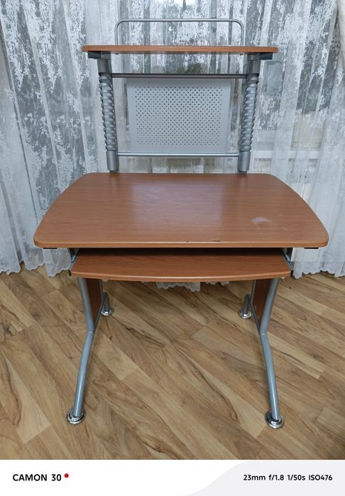 Стол компьютерный