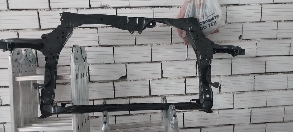 Предна маска и предна греда за хонда црв 4