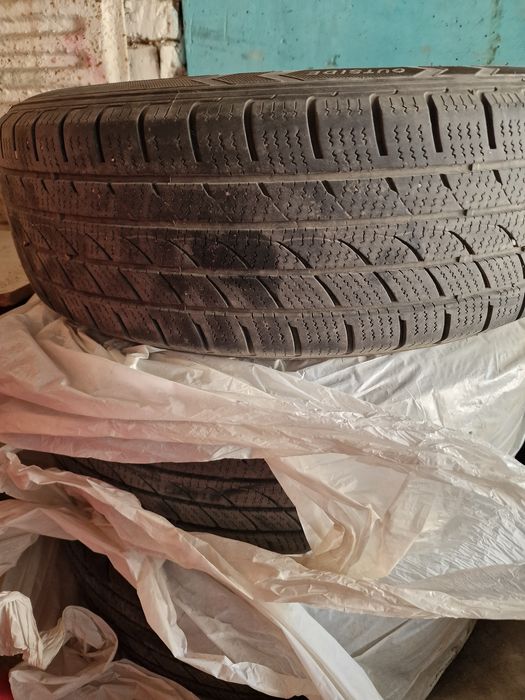 Комплект зимних шин на титановых дисках.