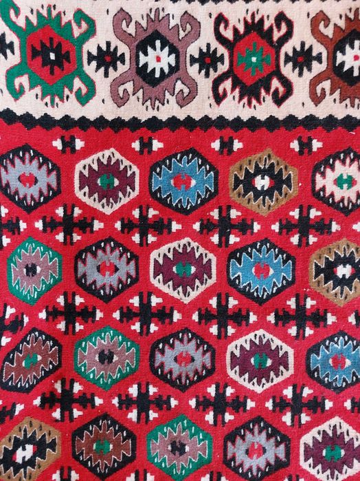 Оринигален нов чипровски килим