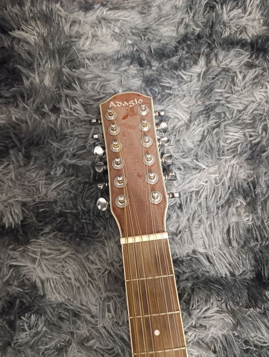 Продам 12 струнную гитару