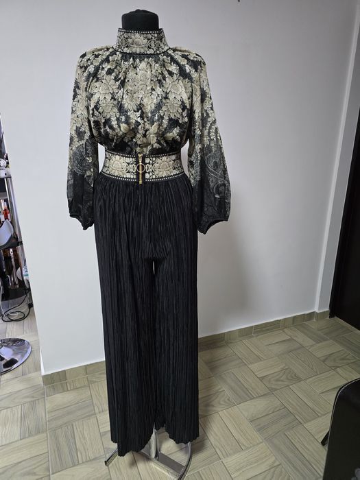 Pantaloni largi din vascoza plisati, cu banda elastica lata în talie