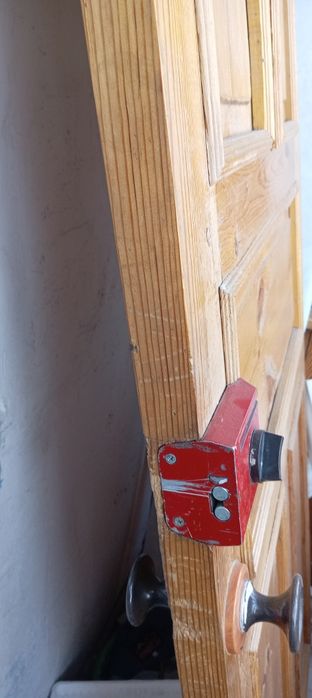 Продам дверь выходной