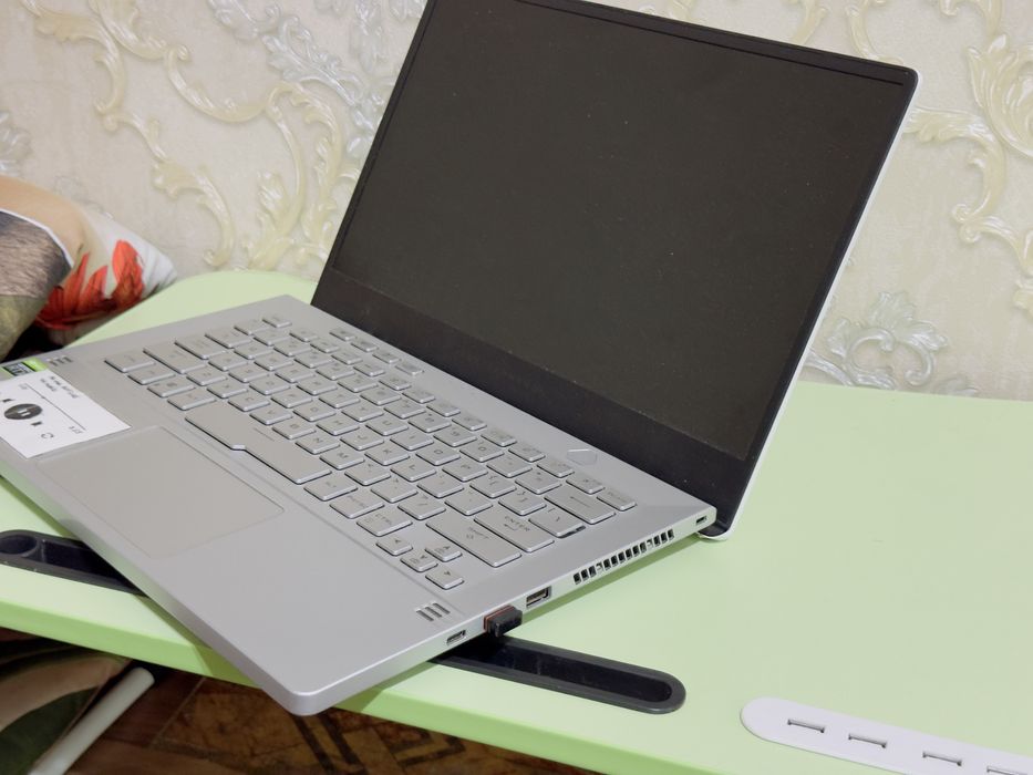 Asus Rog Zephyrus 14