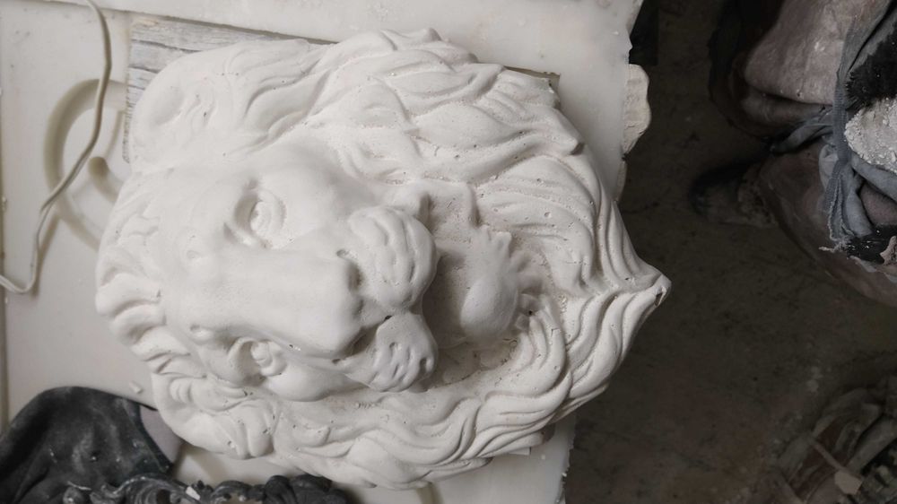 Голова льва из гипса  распродажа