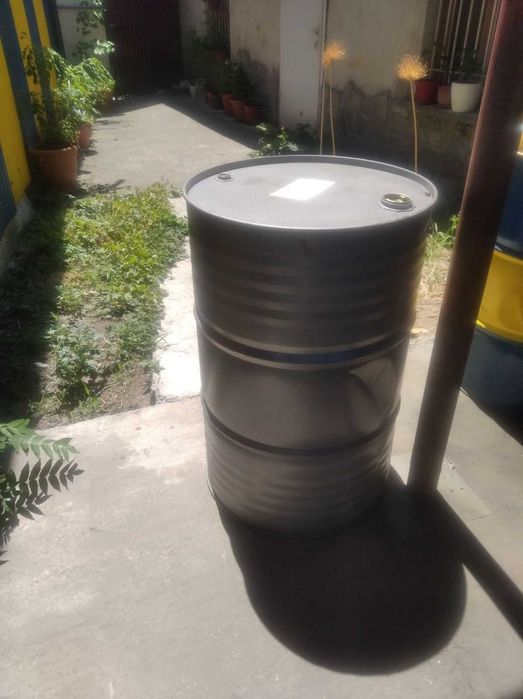 Празни варели от масла