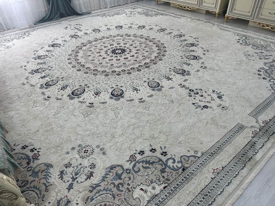 Б/у ковёр 5/5размер в хорошем сост