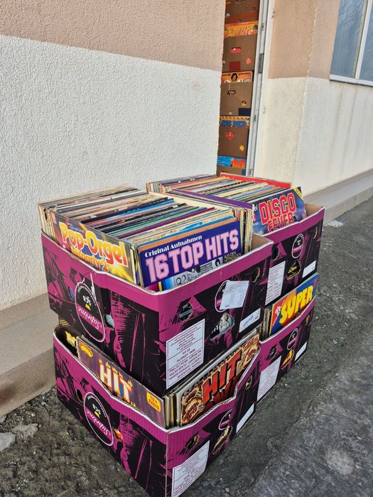 Vând Lot 300lp Discuri Vinil cu muzică usoara mixta straina 

Artiști: