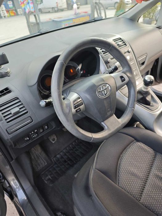 Toyota Auris Facelift - 2011г. - 6 скорости - Изключително запазена!
