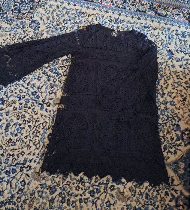 Черное кружевное платье