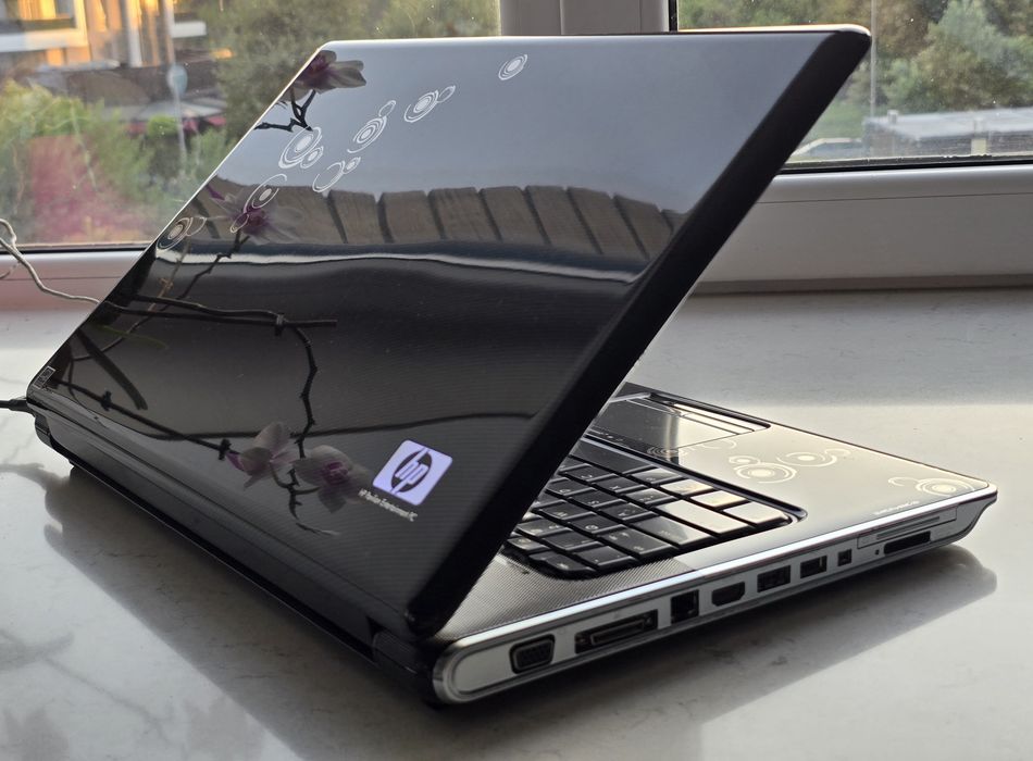 HP Pavilion dv7-2220eq
HP Pavilion dv7-2220eq